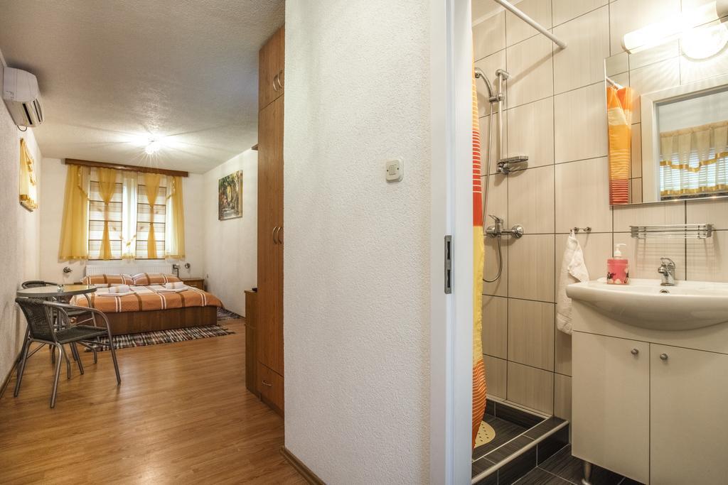 Apartment And Rooms Aracic โคเรนนิซา ภายนอก รูปภาพ