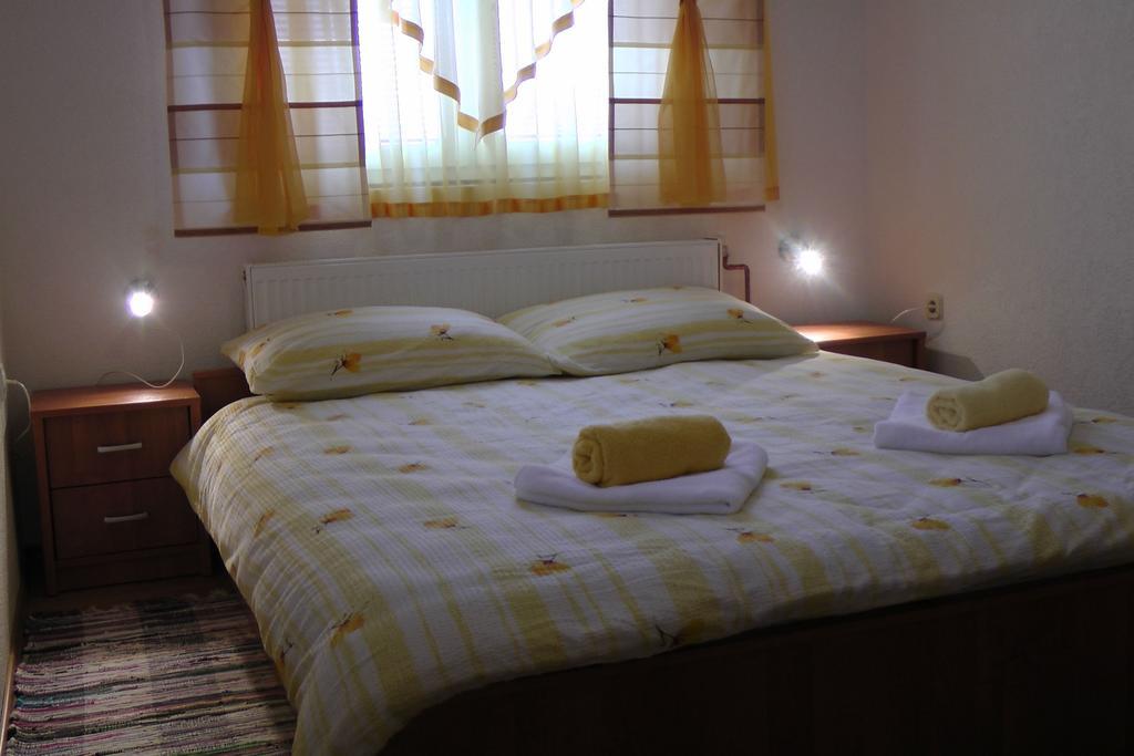 Apartment And Rooms Aracic โคเรนนิซา ห้อง รูปภาพ