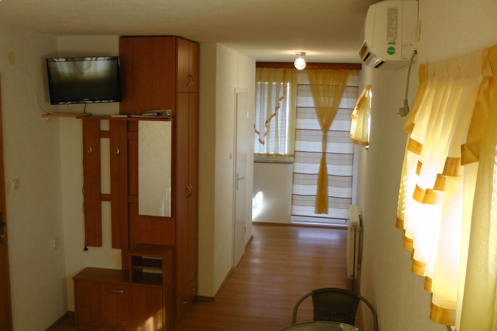 Apartment And Rooms Aracic โคเรนนิซา ห้อง รูปภาพ